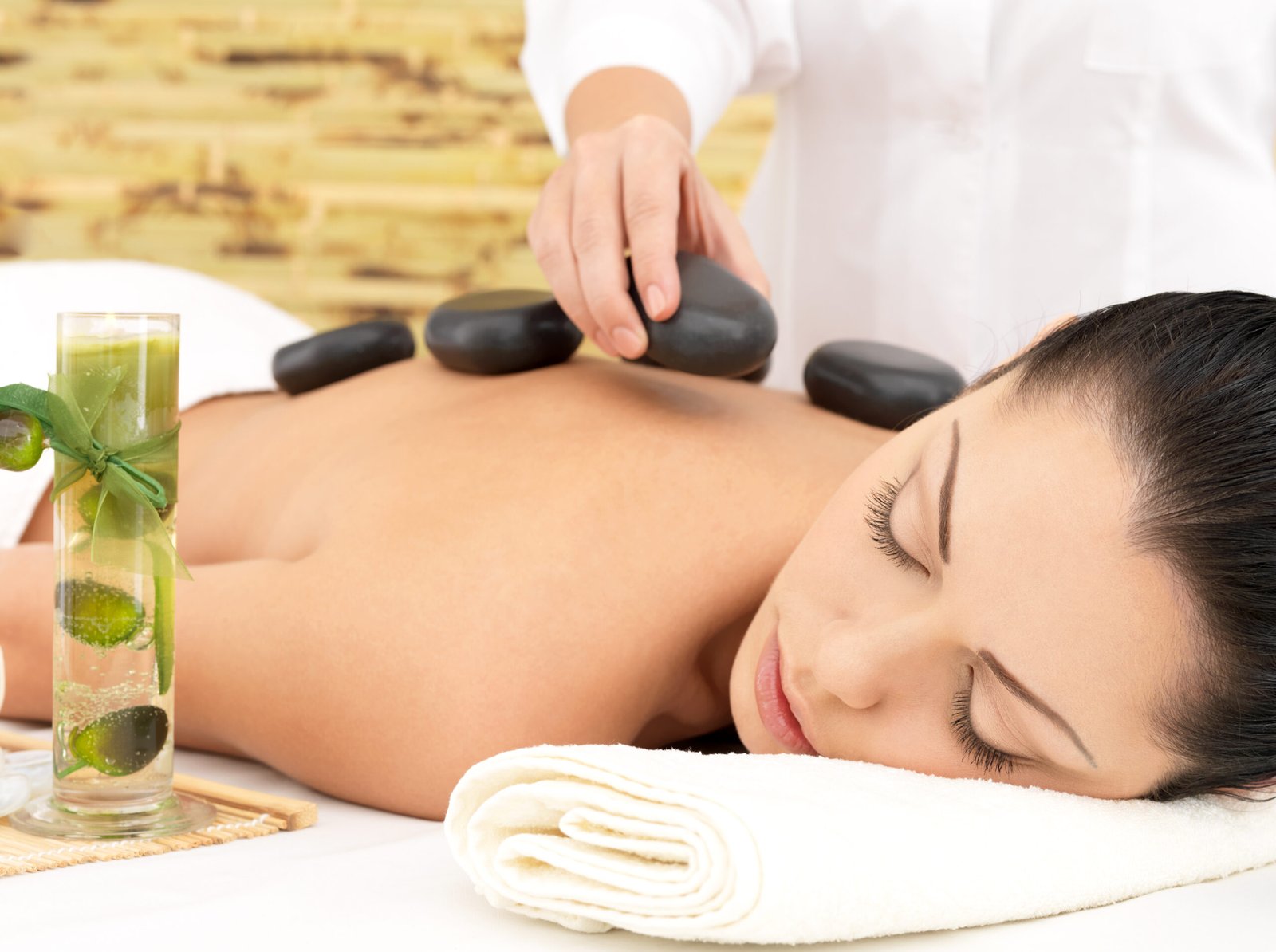 Massage bien-être aux pierres chaudes à Ploermel-  Saint Malo des Trois Fontaines 